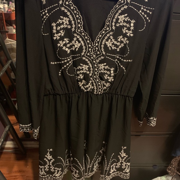 H&M embroidered dress - Picture 2 of 4